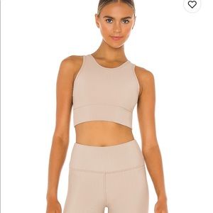 Strut This ribbed active set